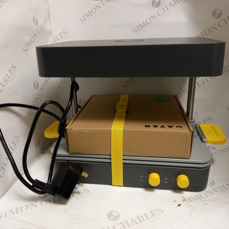 MAYKU FORMBOX DESKTOP VACUUM FORMING MACHINE