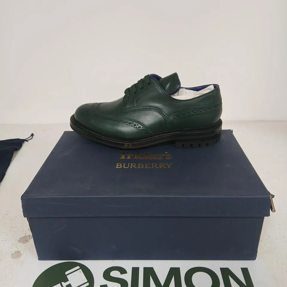 TRICKER'S BURBERRY GREEN LEATHER DERBY BROGUES – UK 9 (VINE)