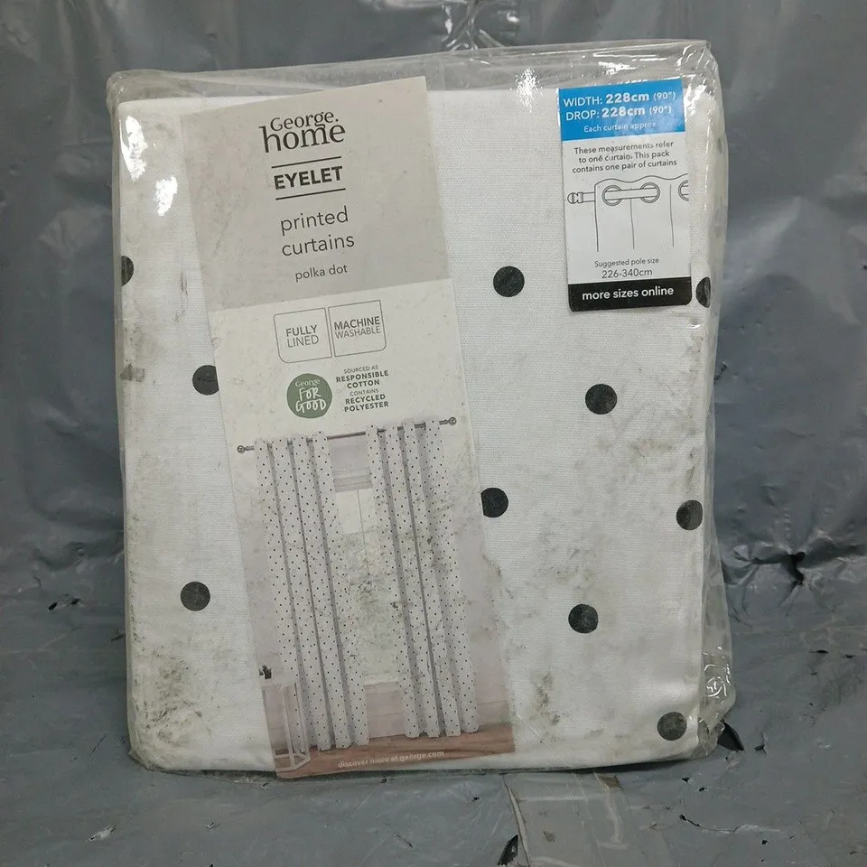 BOX OF APPROXIMATELY 6 ASSORTED POLKA DOT PRINTED EYELET CURTAINS (SIZES MAY VARY) - COLLECTION ONLY