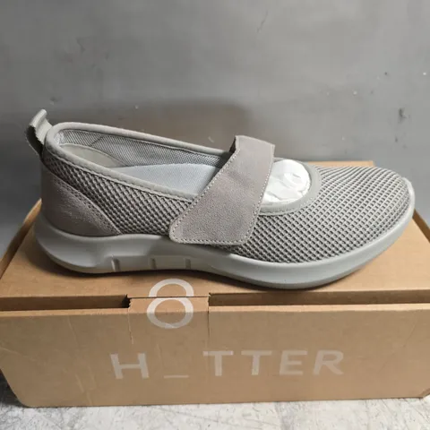 BOXED PAIR OF HOTTER FLOW SHOES IN GREY - SIZE 4.5
