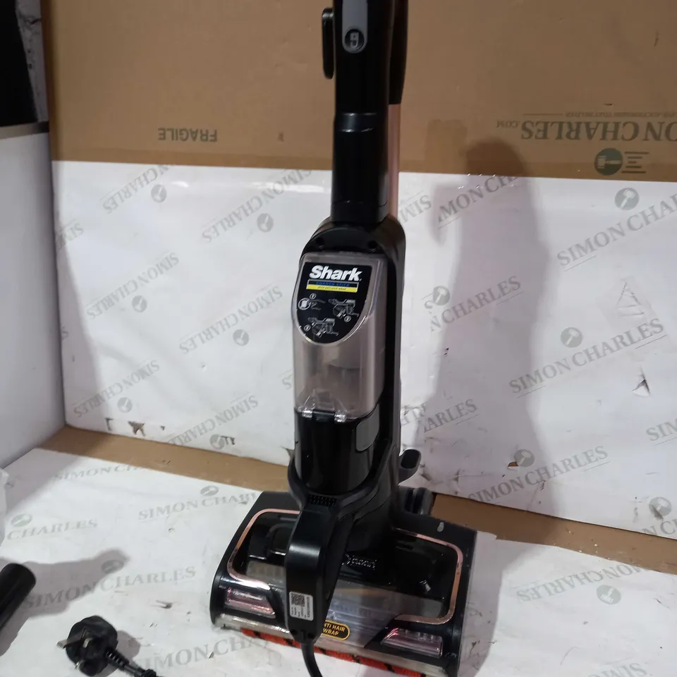 SHARK CORDED STICK VACUUM HZ500UKT