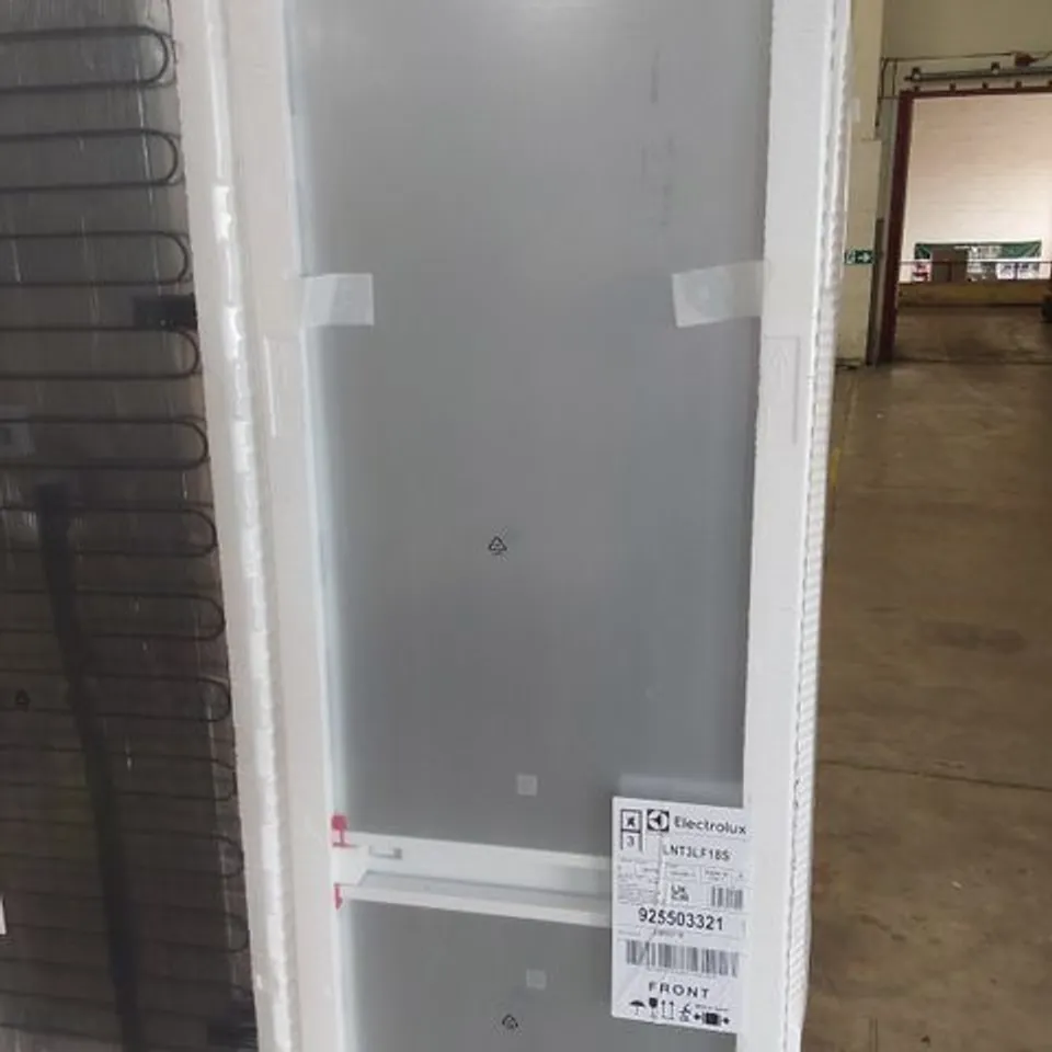ELECTROLUX SERIES 60 INTEGRATED FRIDGE FREEZER WHITE MODEL LNT3LF18S RRP £675