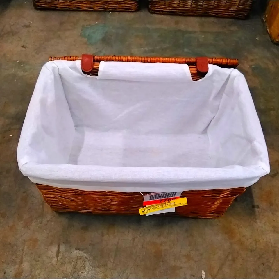 ARTHUR CAMERON RECTANGULAR WICKER STORAGE BASKET WITH LID AND REMOVABLE LINING