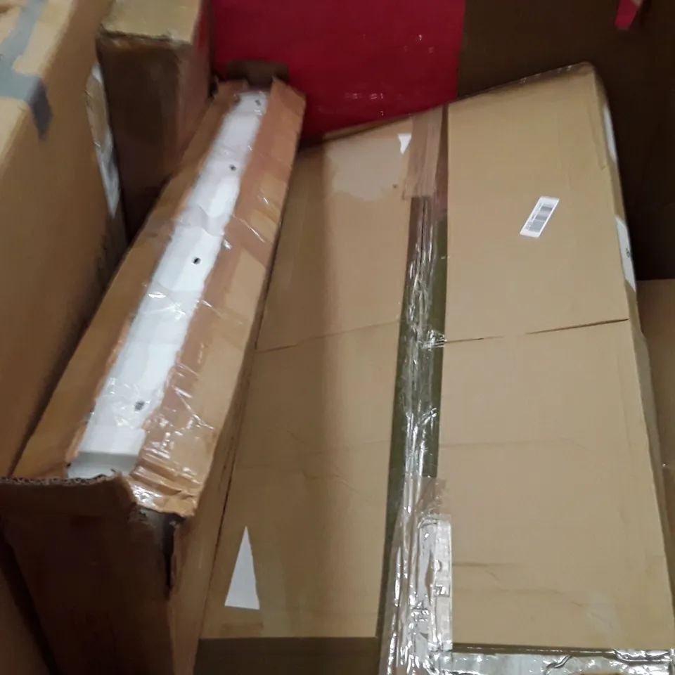 PALLET TO CONTAIN AN ASSORTMENT OF HOUSEHOLD ITEMS TO INCLUDE MIRRORS, GARDEN FENCING,  PULL OUT CABIN AND OFFICE CHAIR ECT