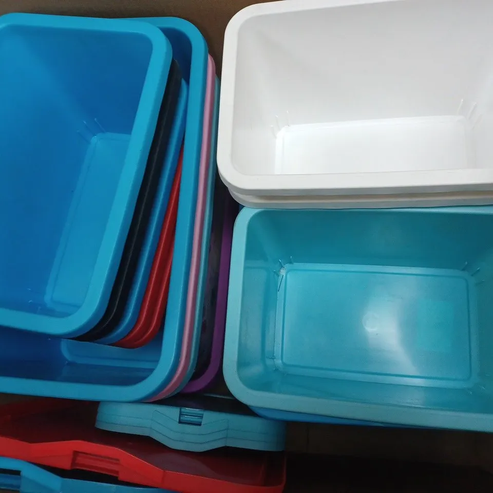 BOX OF APPROXIMATELY 15 ASSORTED THEMED STORAGE TUBS IN VARIOUS SIZES TO INCLUDE SUPER MARIO, MARVEL AVENGERS, ETC - COLLECTION ONLY