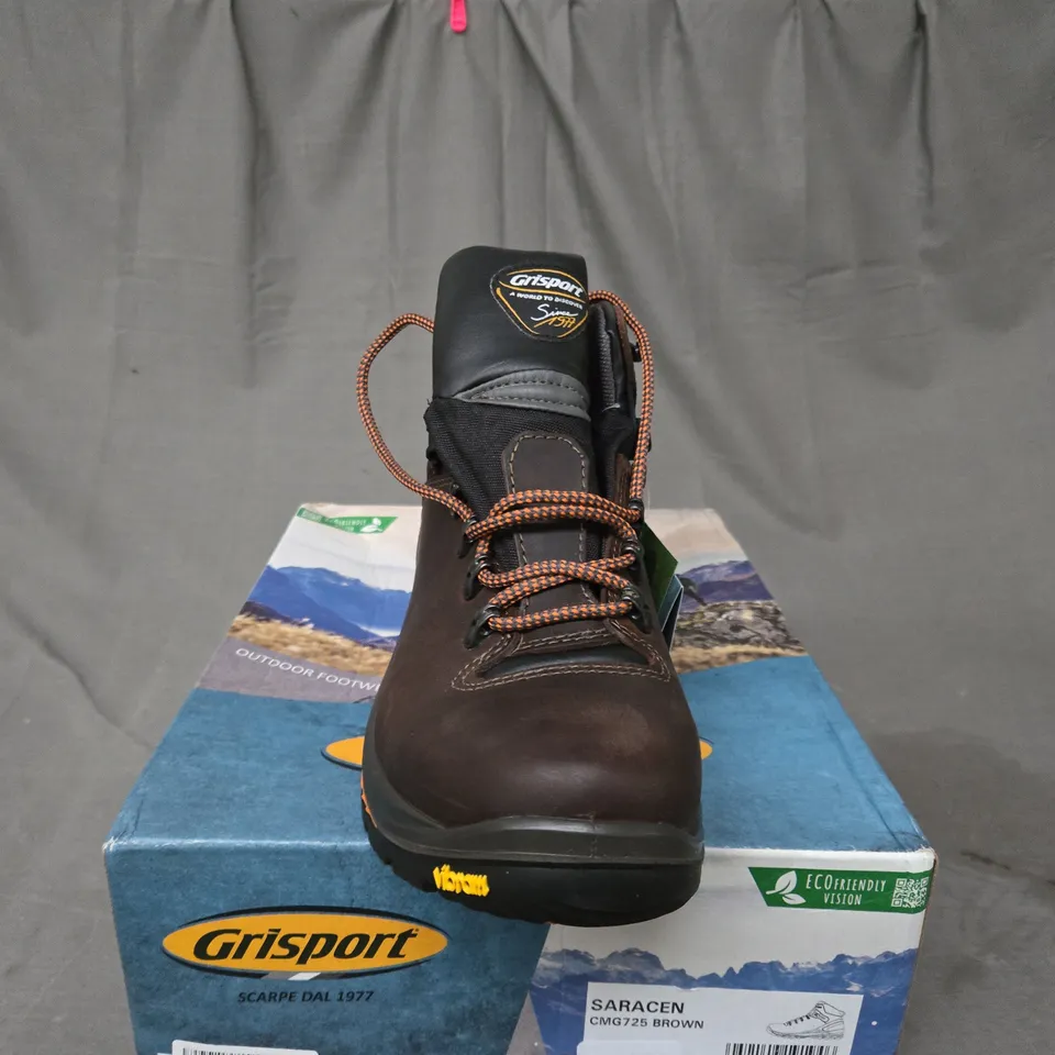 BOXED GRISPORT SARACEN WOLF HIKING BOOTS - SIZE UK 8