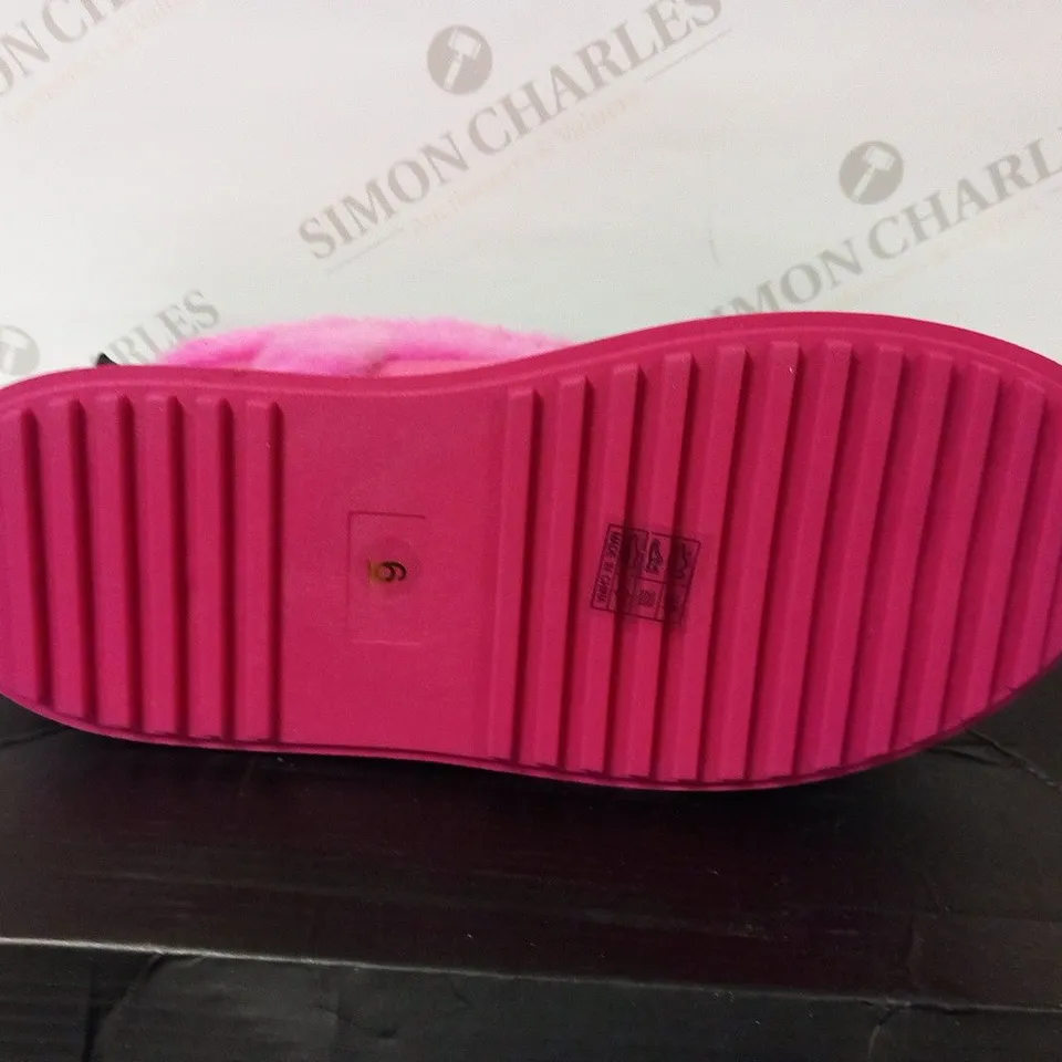 BOXED PRETTY LITTLE THING PINK FAUX FUR SEAM ANKLE BOOTS SIZE 6