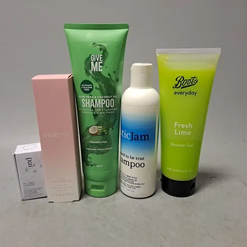 APPROXIMATELY 15 ASSORTED HEALTH & BEAUTY PRODUCTS TO INCLUDE - BOOTS SHOWER GEL , GIVE ME SHAMPOO , STATICJAM SHAMPOO ETC