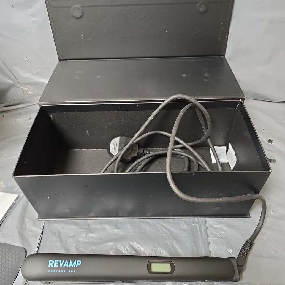 BOXED REVAMP PROGLOSS DIGITAL CERAMIC STRAIGHTENER ST-1000-GB
