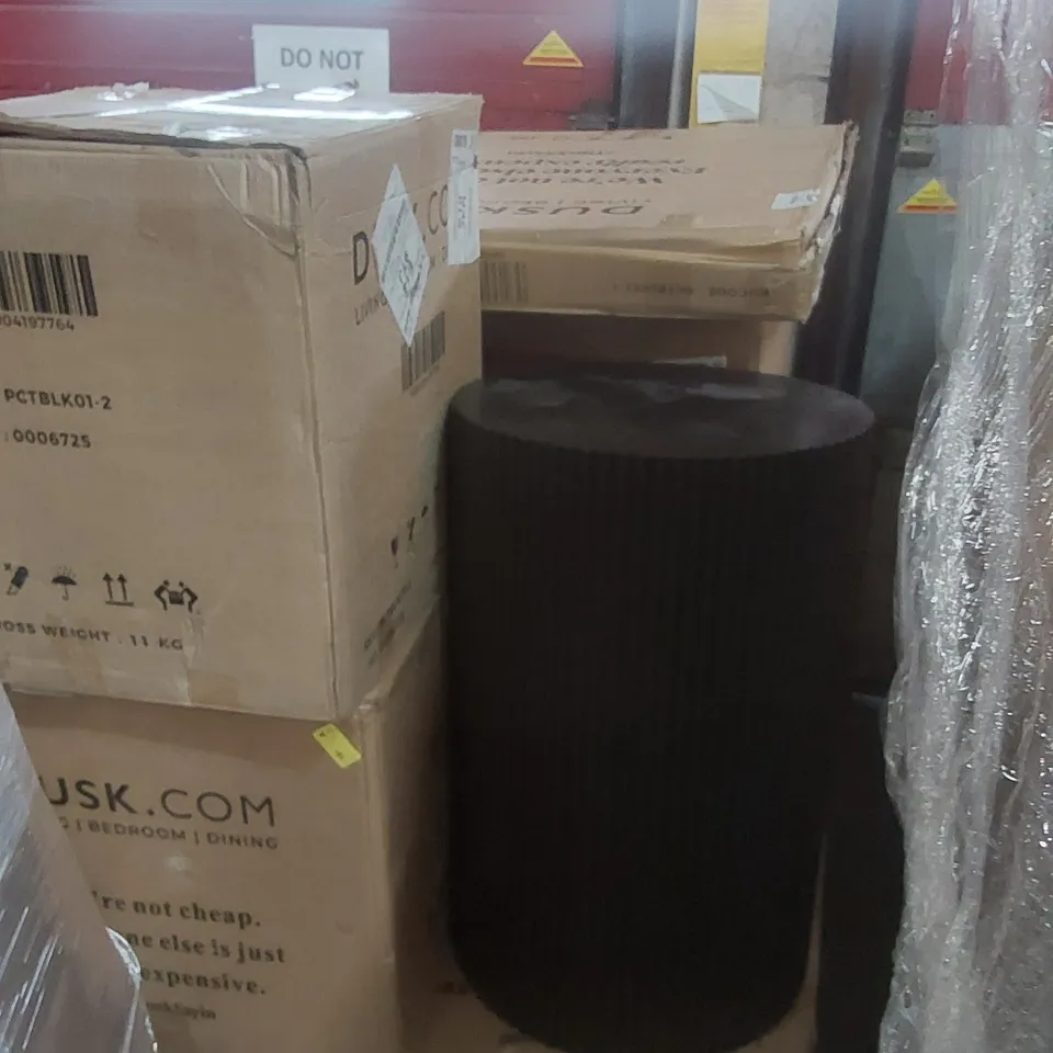 PALLET CONTAINING A LARGE QUANTITY OF ASSORTED FURNITURE PARTS ECT
