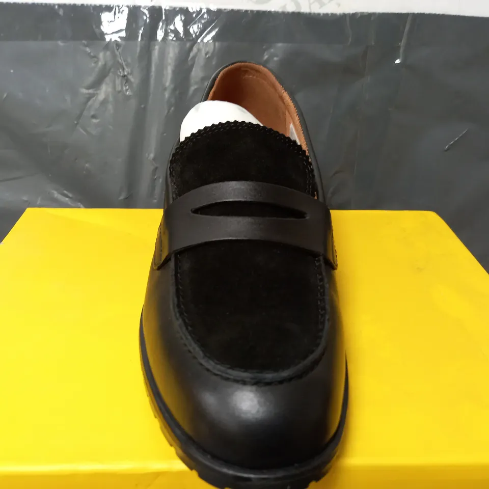 STRIVE SEVILLE SLIP ON SHOES IN BLACK - UK 6.5