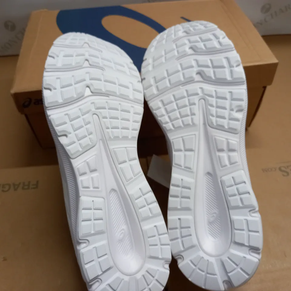 BOXED BRAND NEW JOLT 3 MENS TRAINERS IN WHITE - UK 13