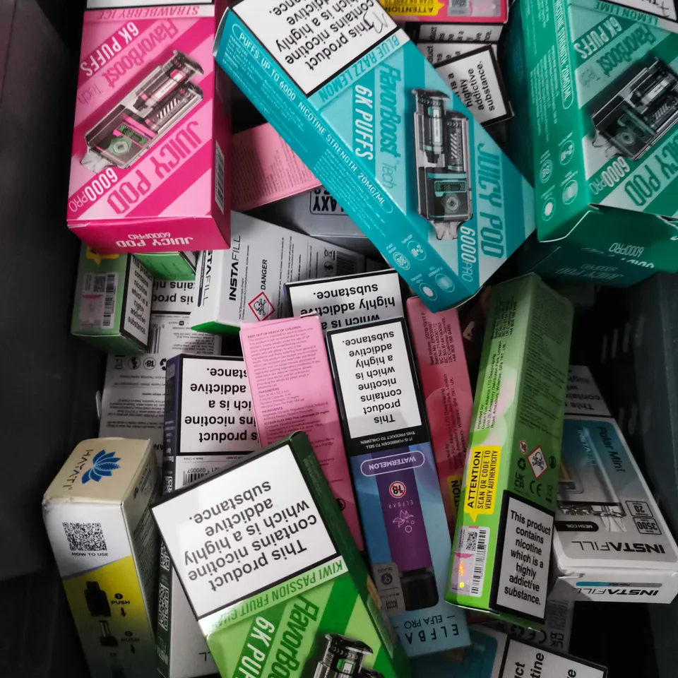 APPROXIMATELY 15 ASSORTED E-CIGARETTE AND VAPE PRODUCTS TO INCLUDE INSTAFILL, JUICY POD, ELFBAR ETC 