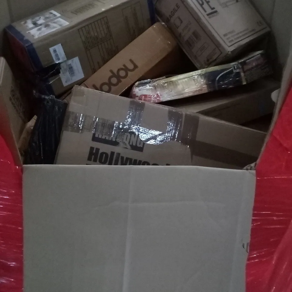 PALLET OF ASSORTED ITEMS TO INCLUDE AIR COOLER, HOLLYWOOD MAKEUP MIRRORS AND LUGGAGE BAGS