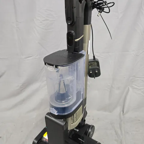 SHARK STRATOS CORDLESS VACUUM W/ ANTI HAIR WRAP & CLEAN SENSE IQ IZ400UKT