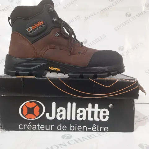 BOXED PAIR OF JALLATTE ANKLE PROTECTOR BOOTS IN BROWN/BLACK SIZE 10.5