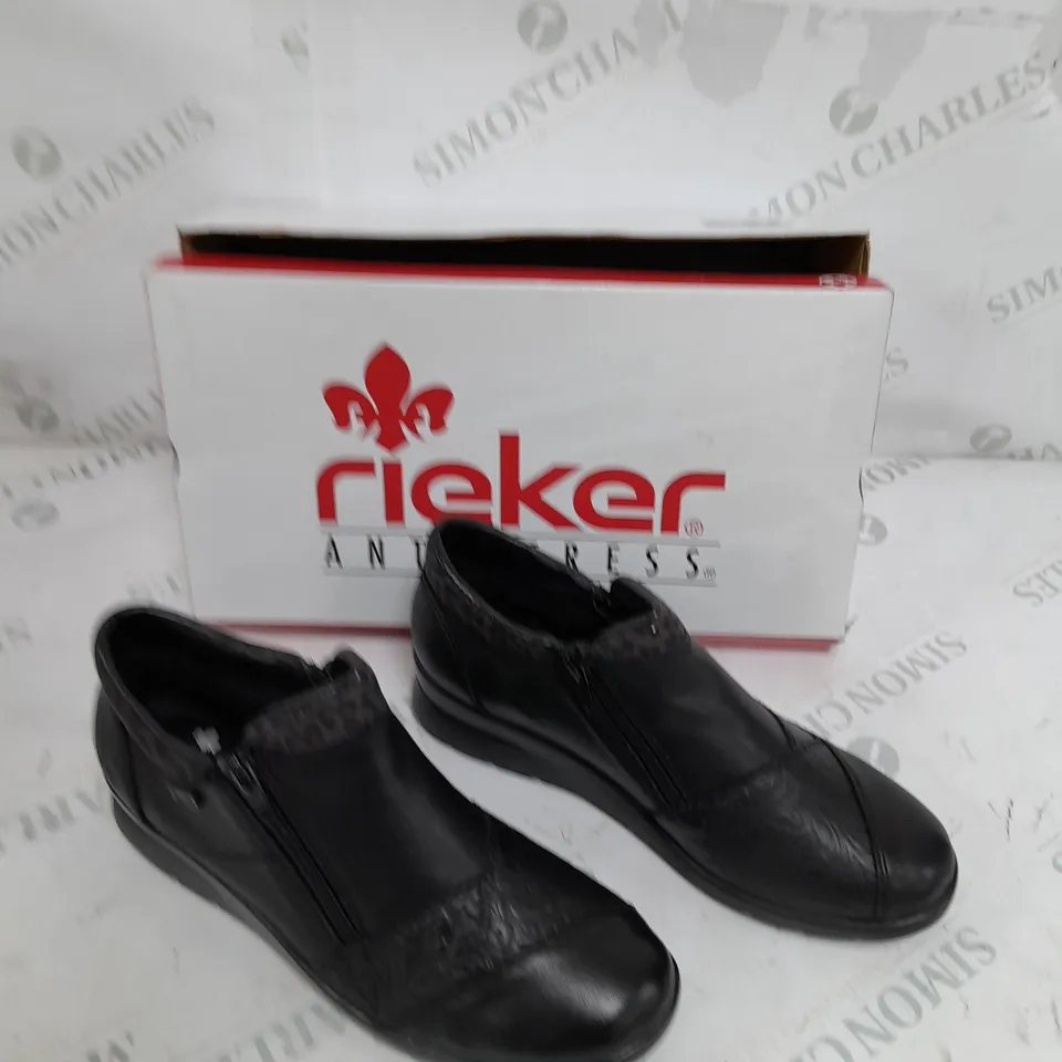 BOXED PAIR OF RIEKER LEATHER DOUBLE ZIP WATER RESISTANT BOOTS IN BLACK SIZE 5