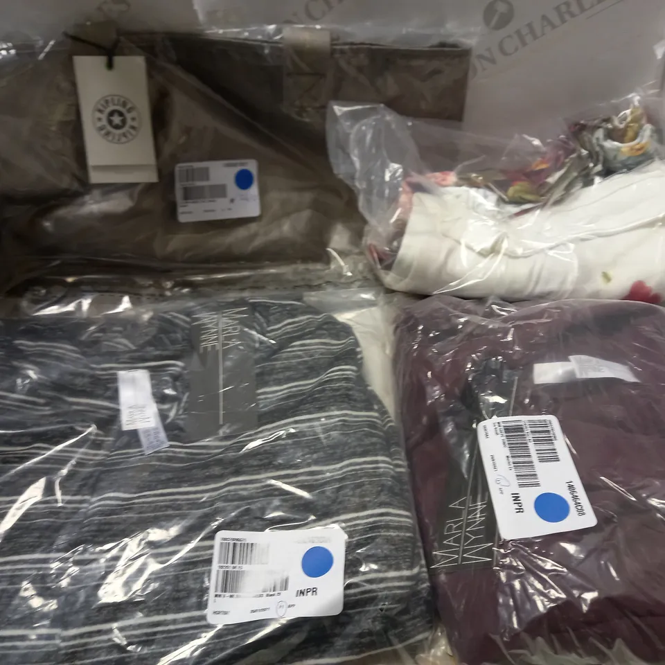 LOT OF 4 ASSORTED CLOTHING/ACCESSORY ITEMS IN ASSORTED COLOUR AND SIZES 