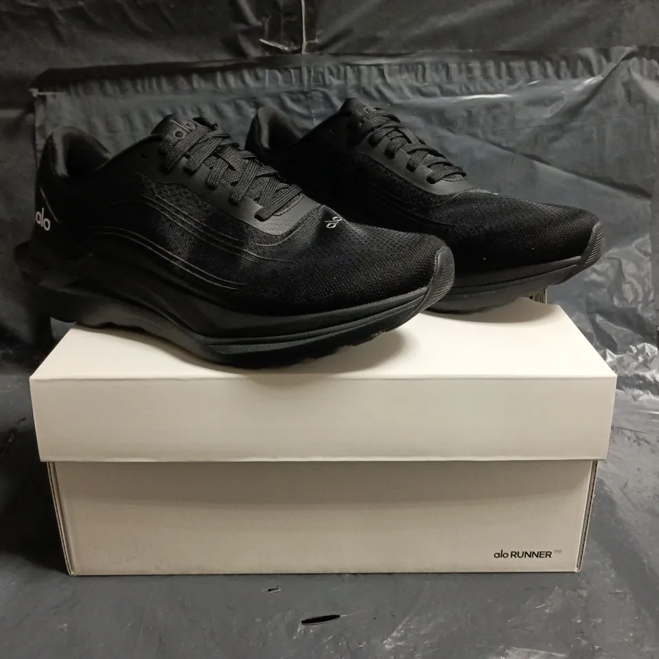 BOXED PAIR OF ALO RUNNER SHOES IN BLACK SIZE UK 6
