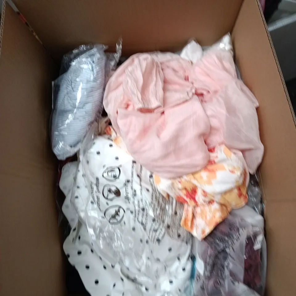BOX OF APPROXIMATELY 25 ASSORTED CLOTHING ITEMS TO INCLUDE: MCKENZIE JOGGERS 