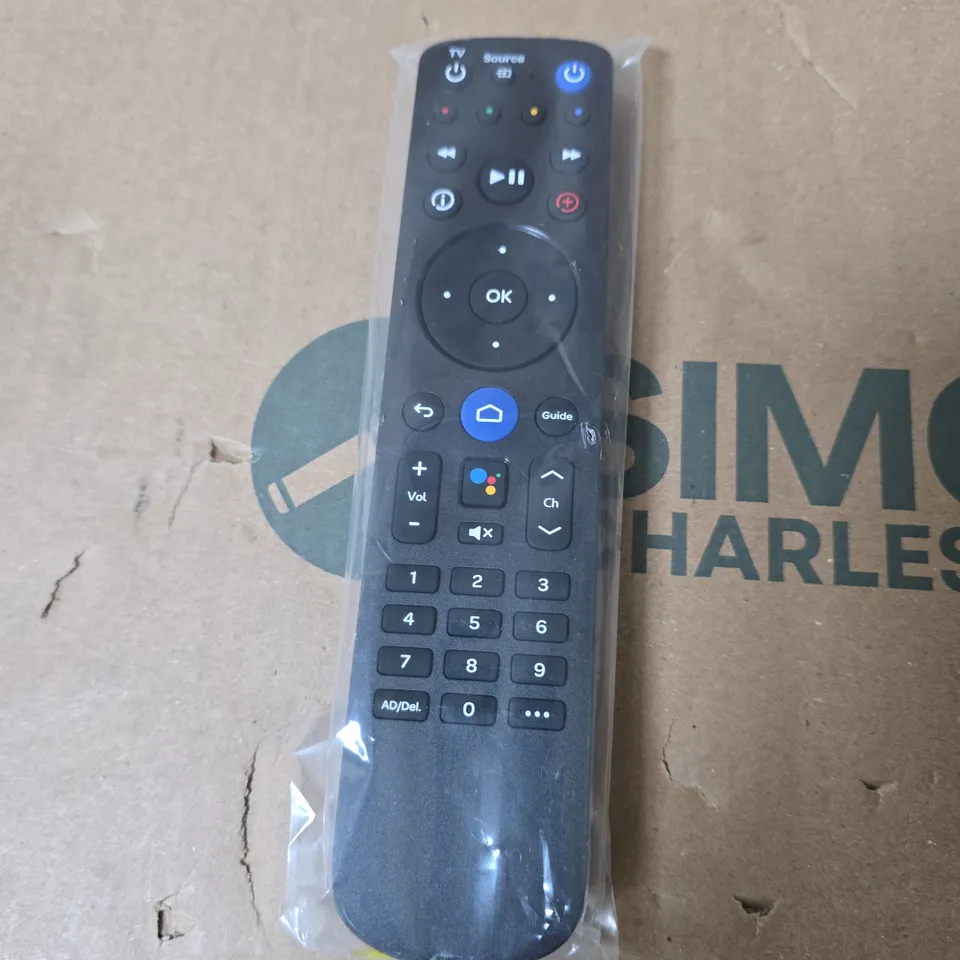 APPROXIMATELY 9 ASSORTED ELECTRICAL ITEMS INCLUDING BRSK ROUTER AND TV REMOTE 