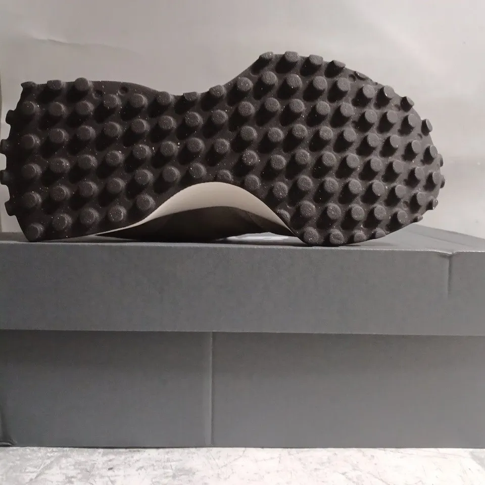 BOXED PAIR OF NEW BALANCE SHOES IN GREY SIZE UK 5
