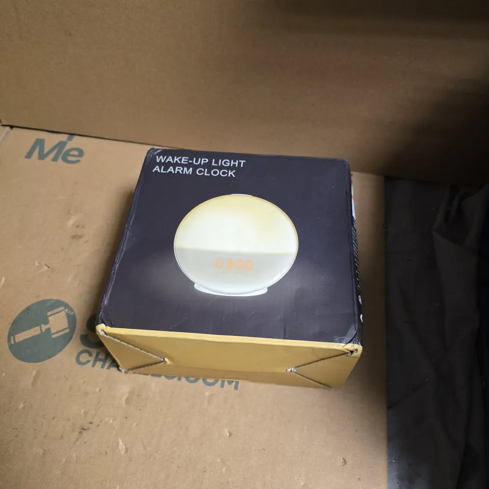 BOX OF APPROXIMATELY 10 ASSORTEDELECTRICAL ITEMS INCLUDING HAIR STLYING COMB , WAKE UP LIGHT ALARM CLOCK AND POWER STRIP 