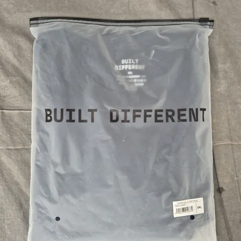 BUILT DIFFERENT CREW T-SHIRT IN NAVY SIZE 3XL