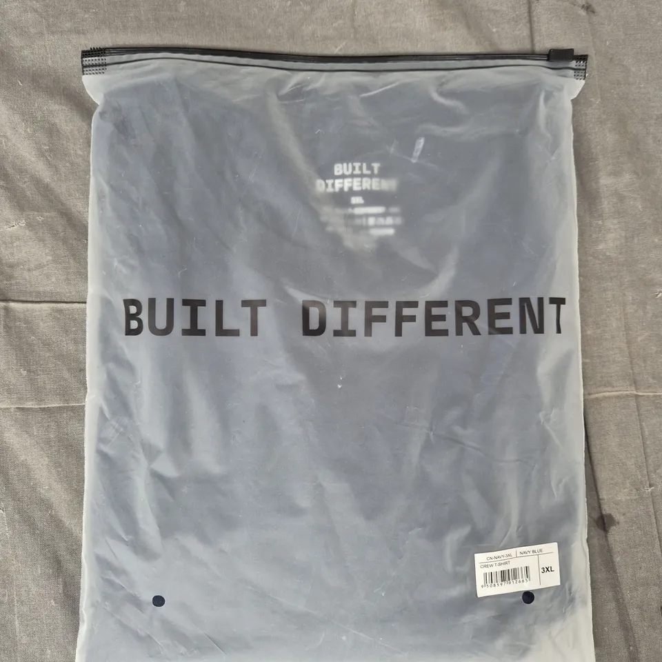 BUILT DIFFERENT CREW T-SHIRT IN NAVY SIZE 3XL