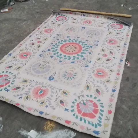 QUALITY DESIGNER AREA RUG - APPROXIMATELY 225X156CM