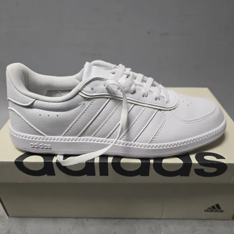 BOXED PAIR OF BREAKNET SLEEK TRAINERS IN WHITE - UK 6
