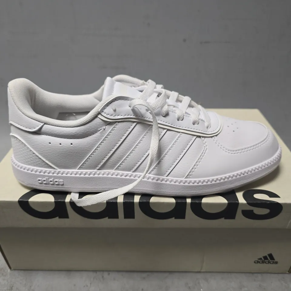 BOXED PAIR OF BREAKNET SLEEK TRAINERS IN WHITE - UK 6