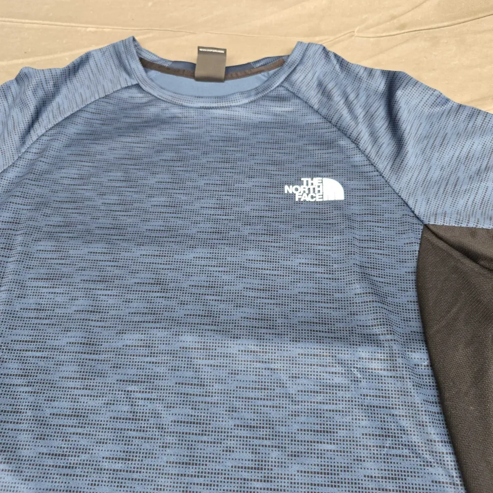 THE NORTH FACE LOGO TEE - SIZE XL