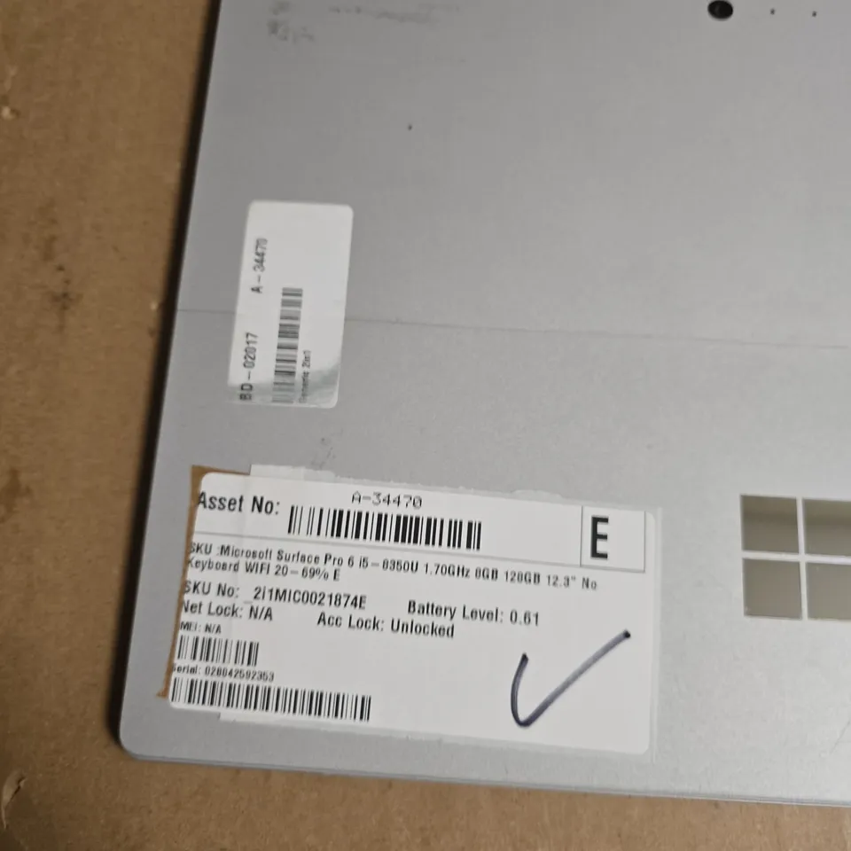 MICROSOFT SURFACE PRO 6 TABLET – 12.3-INCH DISPLAY, I5-8500U, 8GB RAM, 128GB – SILVER- CRACK ON SCREEN 