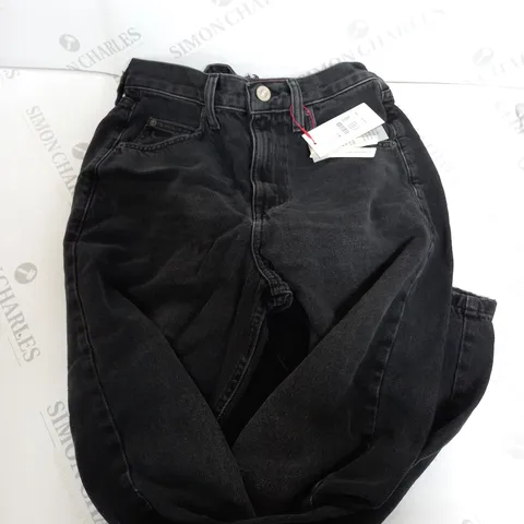 BDG LOGAN CINCH BACK BOYBFRIEND BLACK JEANS IN BLACK - 26W - 32L