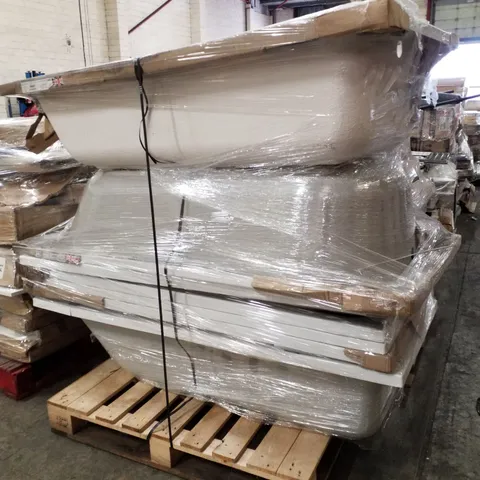 PALLET CONTAINING APPROXIMATELY 6 BATHS