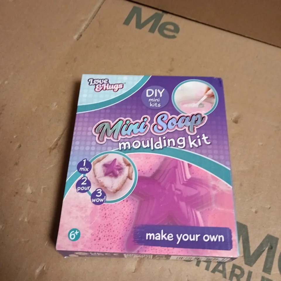 BOX OF APPROXIMATELY 15 ASSORTED TOYS INCLUDING MINI SOAP MOULDING KIT AND MATHEMATICAL INTELLIGENCE STICK 