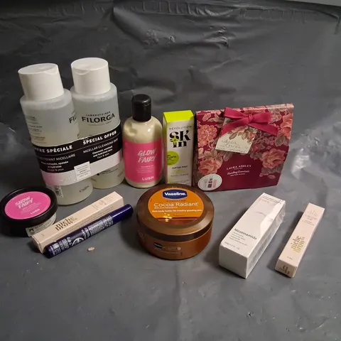 APPROXIMATELY 20 ASSORTED HEALTH AND BEAUTY PRODUCTS TO INCLUDE; LAURA ASHLEY, REVOLUTION, VASELINE AND LUSH
