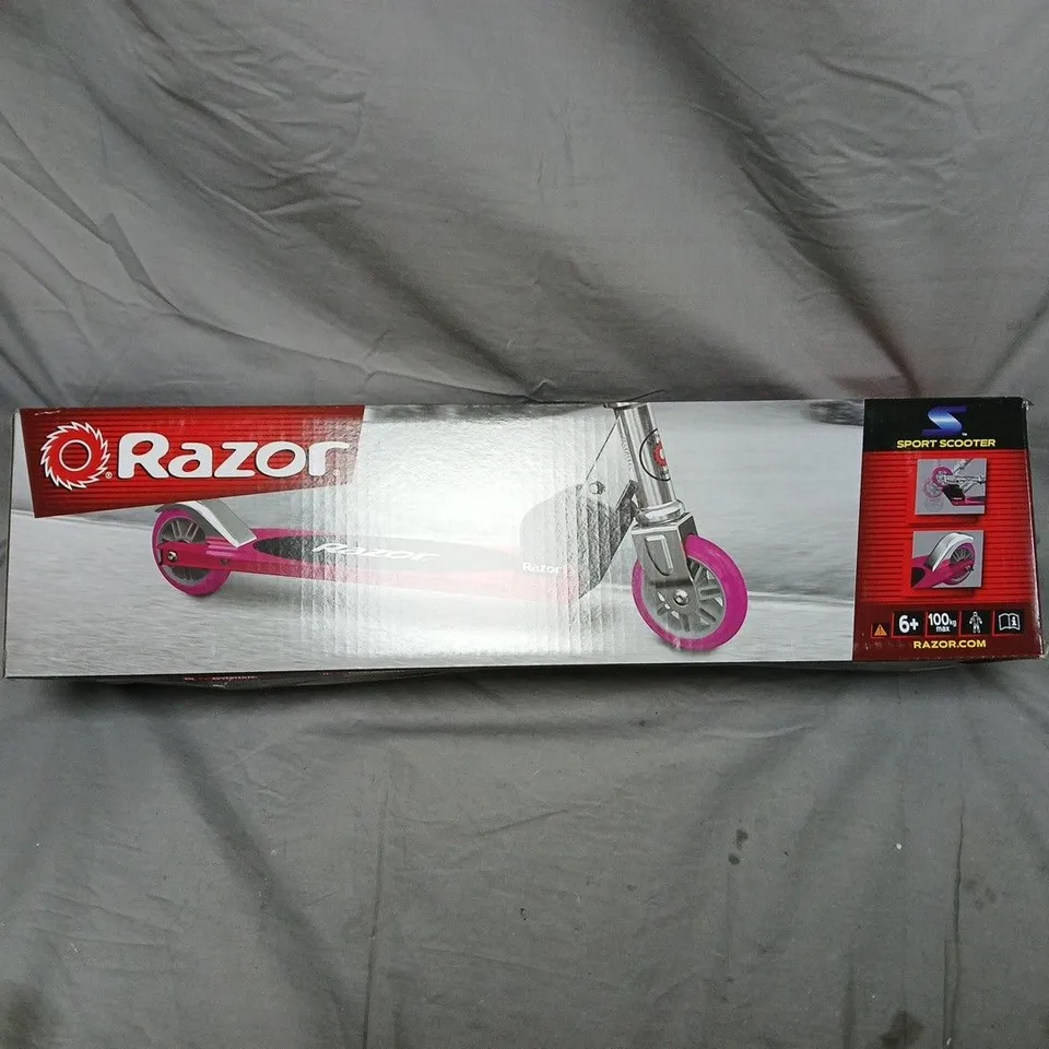 RAZOR SPORTS SCOOTER - PINK RRP £39.99