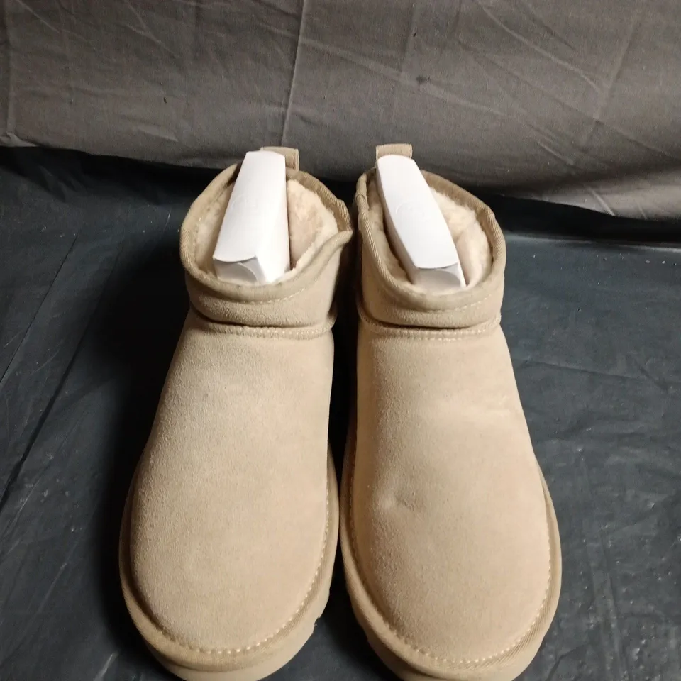 UGG WOMEN'S SAND SUEDE ANKLE BOOTS - UK SIZE 39