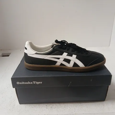 ONITSUKA TIGER TOKUTEN BLACK WHITE UK 7.5 BOXED