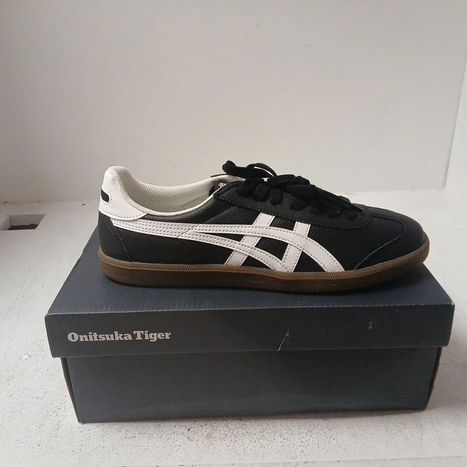 ONITSUKA TIGER TOKUTEN BLACK WHITE UK 7.5 BOXED