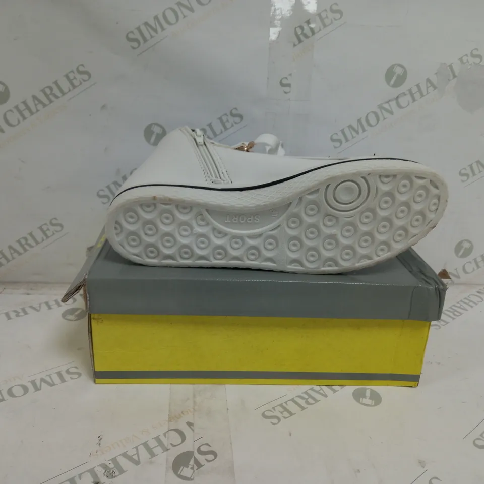 APPROXIMATELY 6 BOXED PAIRS OF HKR TRAINERS IN WHITE TO INCLUDE SIZES 36, 39, 40, 41