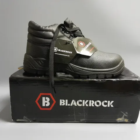BOXED PAIR OF BLACKROCK CHUKKA BOOTS IN BLACK - UK SIZE 6