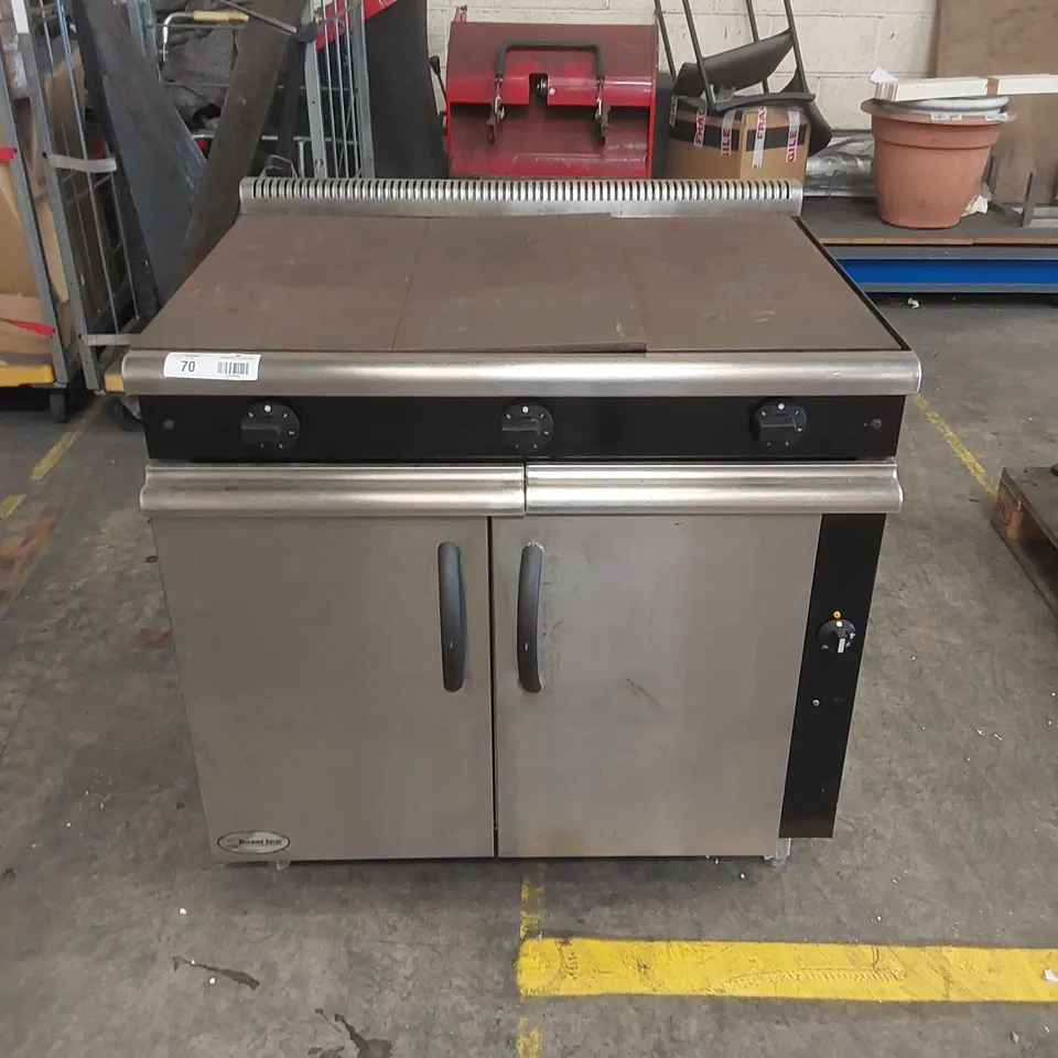 MOORWOOD MANITOWOC VULCAN ELECTRIC 900 RANGE COOKER WITH HOTPLATE TOP