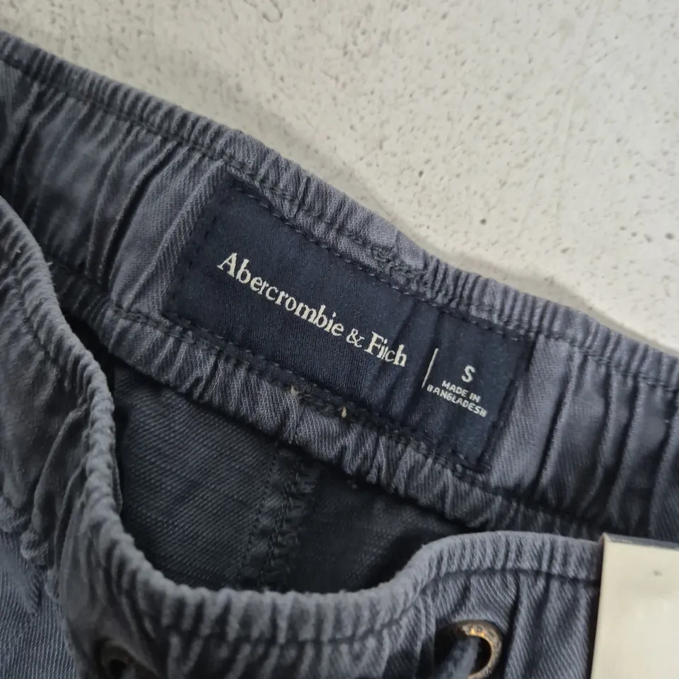 ABERCROMBIE & FITCH SEA FADE SHORT – NAVY, SIZE S