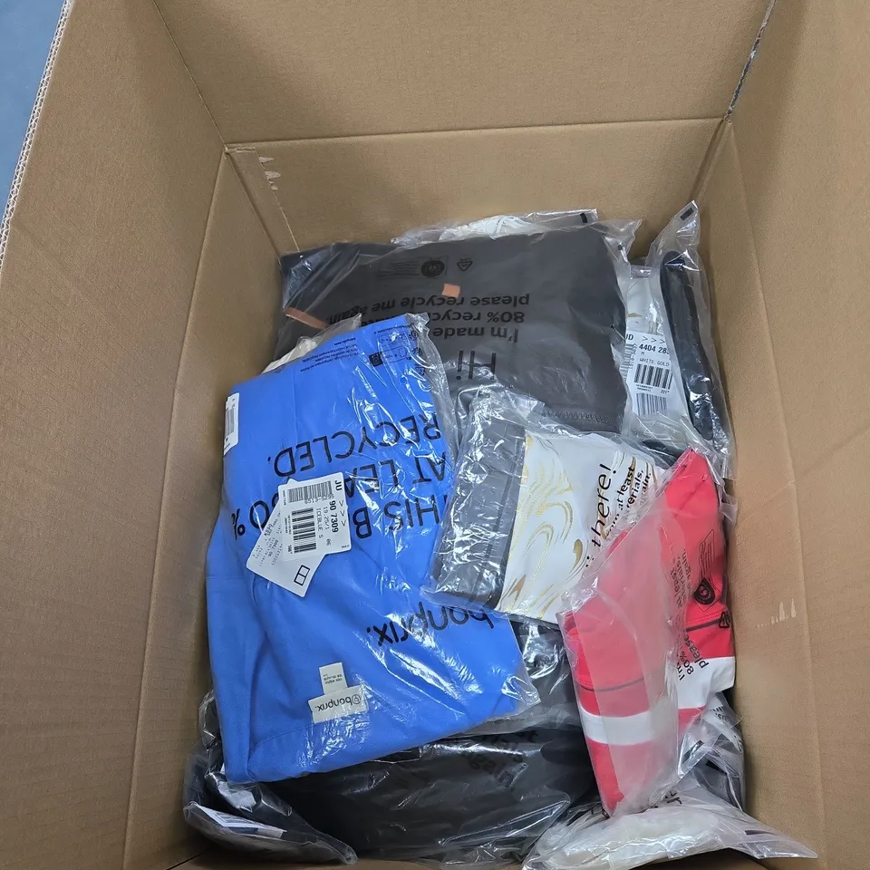 BOX OF APPROXIMATELY 20 ASSORTED CLOTHING ITEMS TO INCLUDE LASCANA ACTIVE, BON PRIX ETC