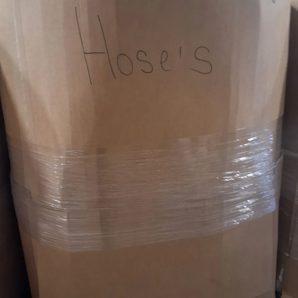 PALLET CONTAINING A LARGE QUANTITY OF HOSES