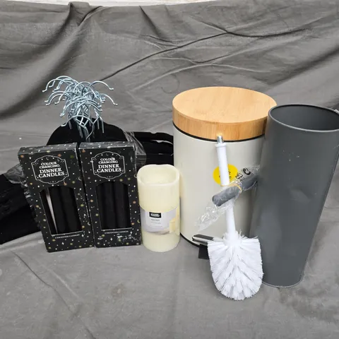 APPROXIMATELY 20 ASSORTED ITEMS TO INCLUDE SCENTED CANDLES, TOILET BRUSH, CLOTHES HANGERS, ETC - COLLECTION ONLY