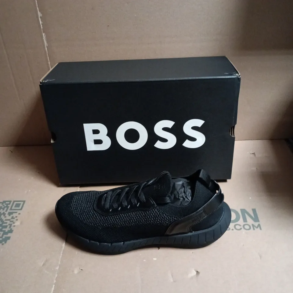 BOXED  BOSS TTNM EVO SNEAKERS - UK SIZE 9 